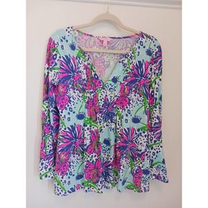 Lilly Pulitzer Braylen top Women's size Small Stretch pattern Leopard Pink Blue